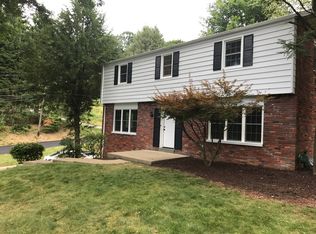 101 Chipper Dr, Glenshaw, PA 15116