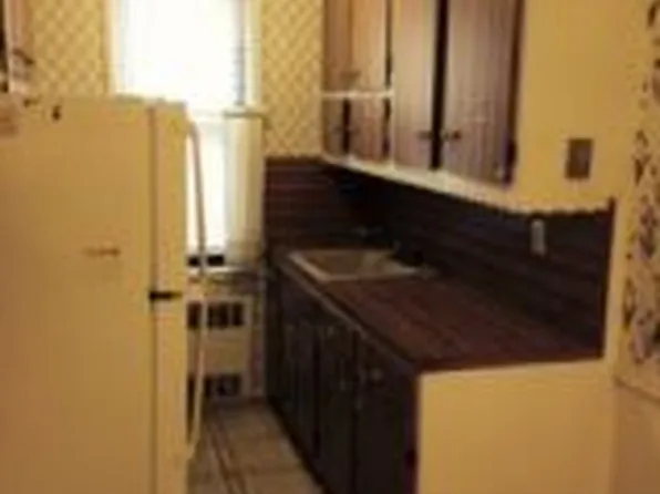 2260 Burnett Street image 1 of 5