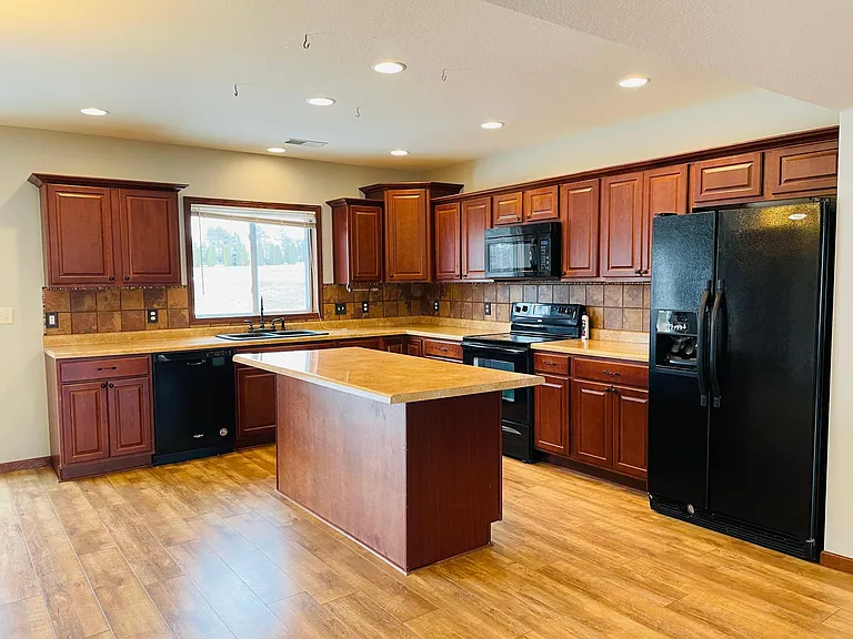 2940 Icecap Rd — Photo 5