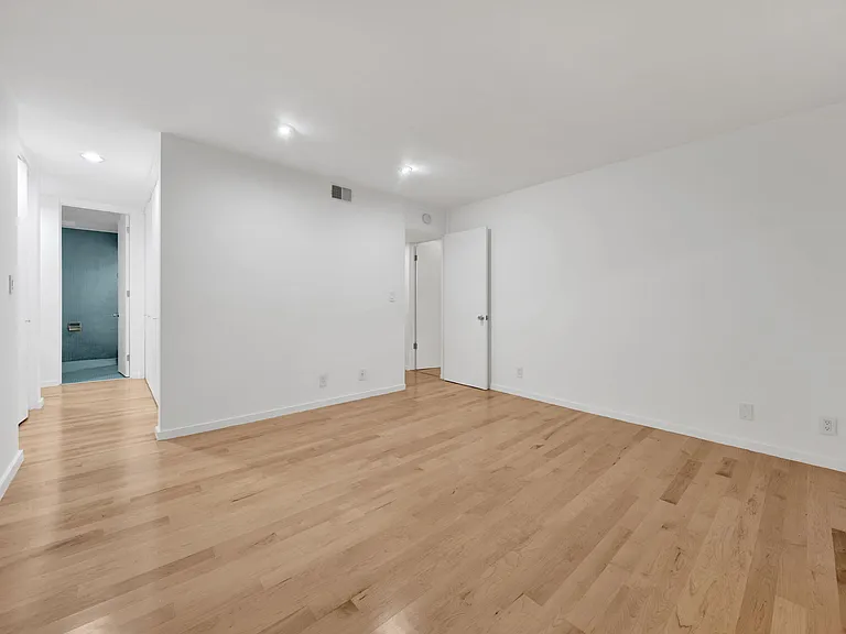 1147 N Clark St #206 — Photo 31