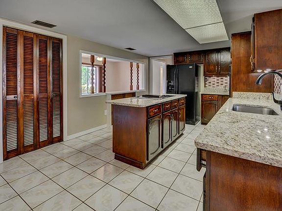4th image of 1402 Providence Blvd