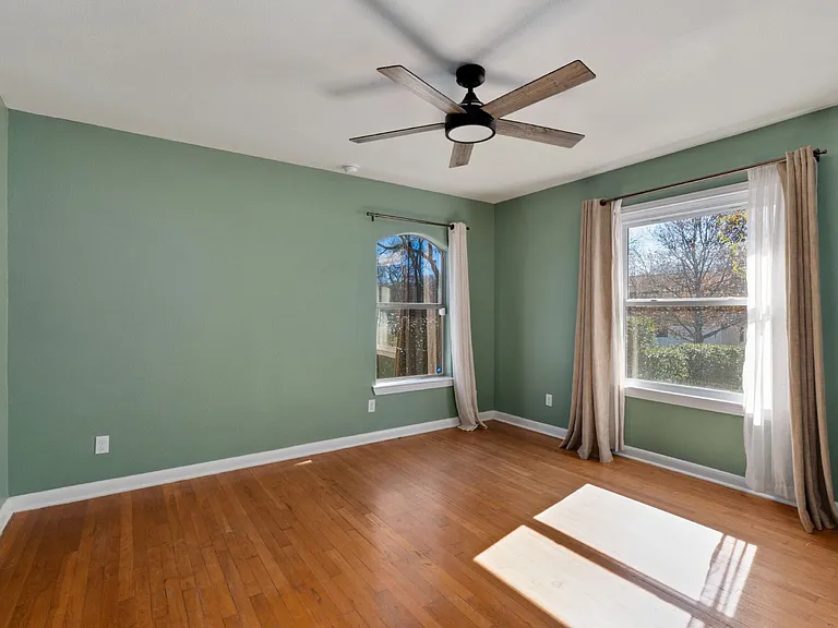 431 Irvington Dr — Photo 17