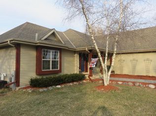 114 N Sawyer Rd, Oconomowoc, WI 53066