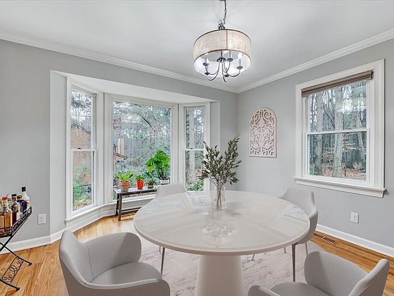 4th image of 107 Larkwood Ln
