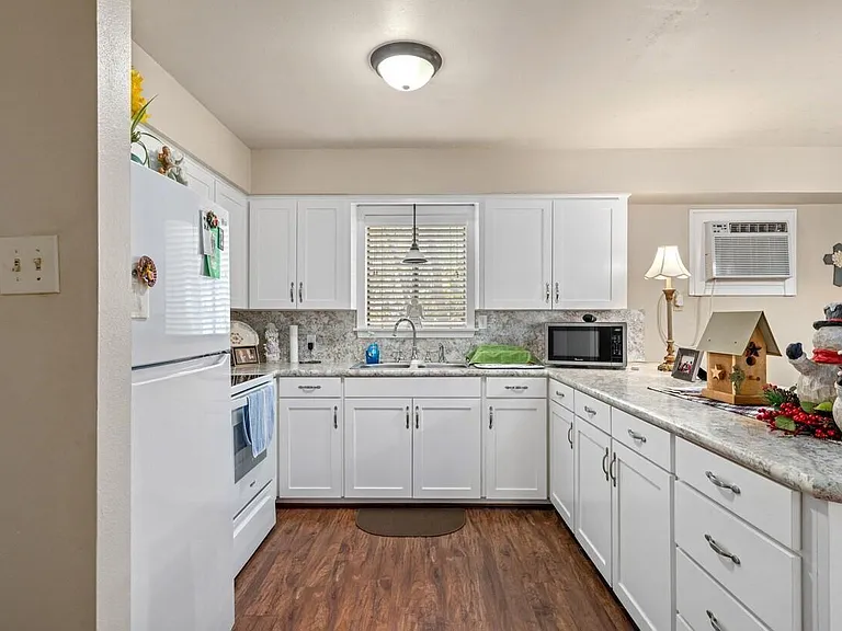 401 E Main St #5 — Photo 8