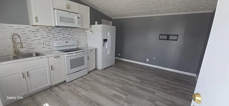 2 bed, 850 sqft, $1,700 — Photo 2