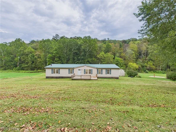 967 Buck Run Rd, Mineral Wells, WV 26150