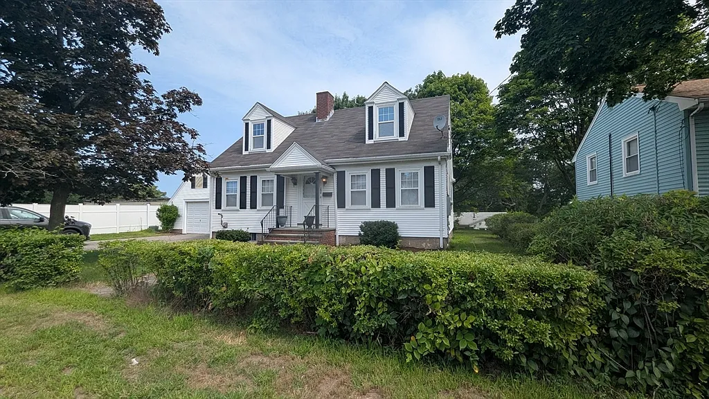 3 bed, 1.5 bath, 1691 sqft, $3,700 — Photo 1