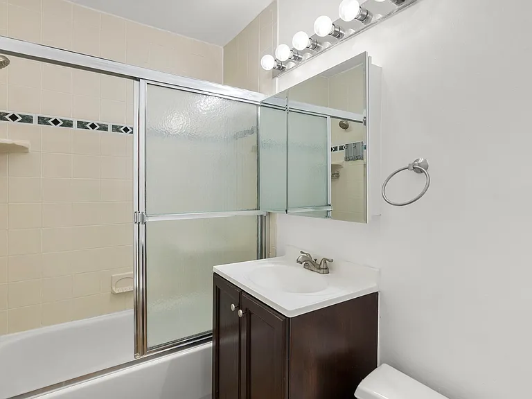 10643 Weymouth St #103 — Photo 15
