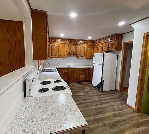 2nd image of 823 1st Ave