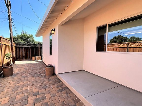 4th image of 816 Selkirk Pl