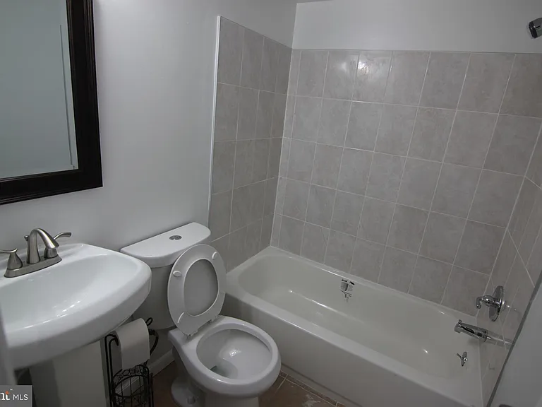 9 Thomas Rd #1 — Photo 6
