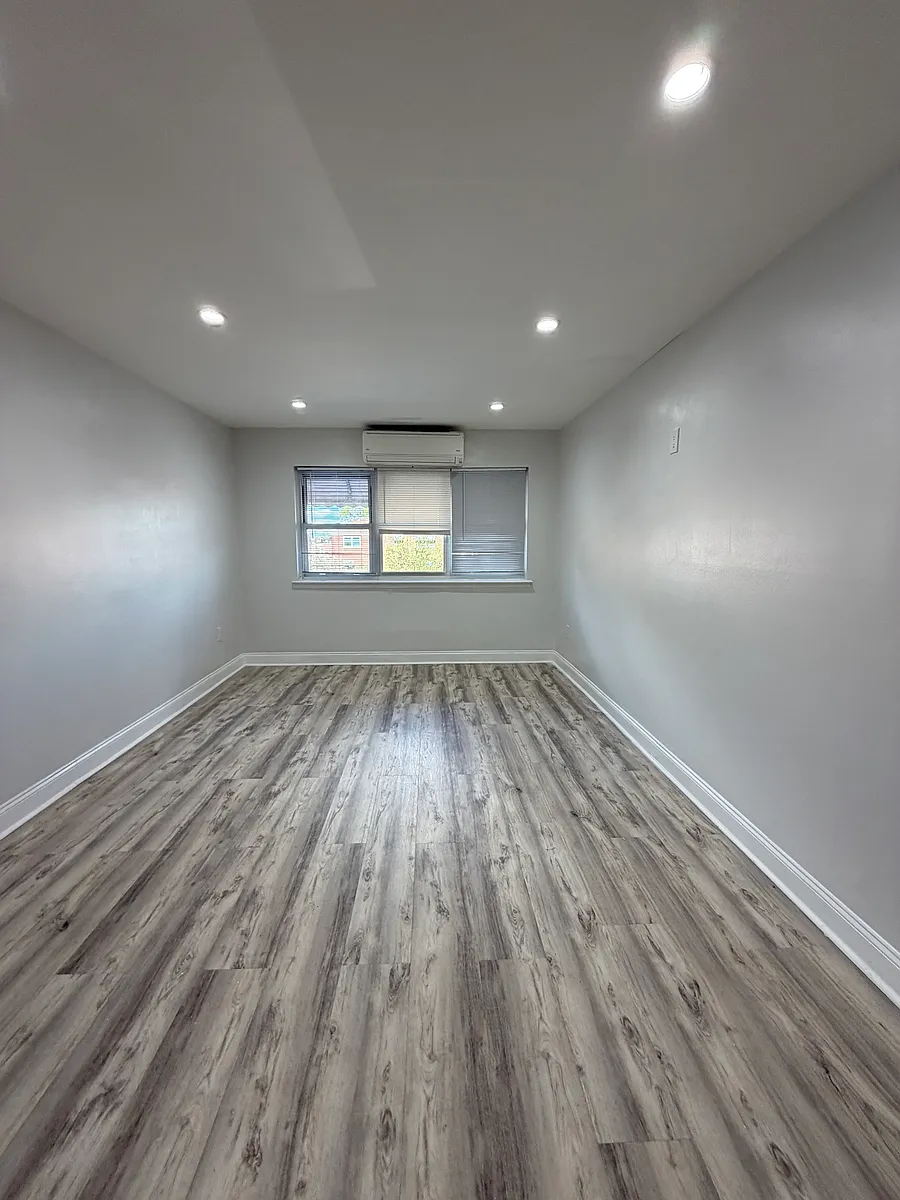 Building Photo - 451 Castle Hill Ave #3