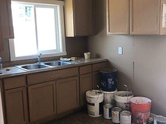 4th image of 836 Bell Ave