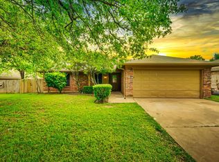 745 Hampshire Dr, Burleson, TX 76028