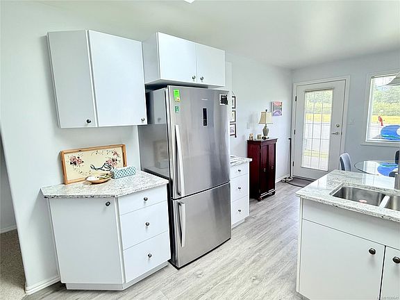 3rd image of 6111 Sayward Rd #4