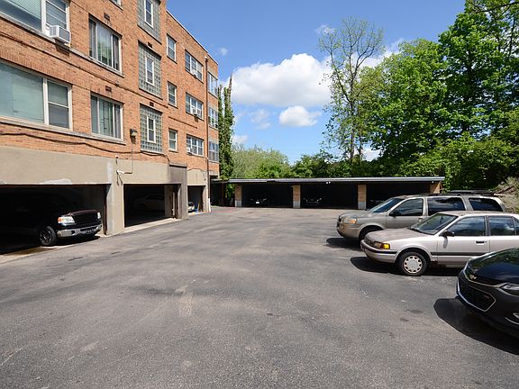 3rd image of 4028 Ledgewood Dr