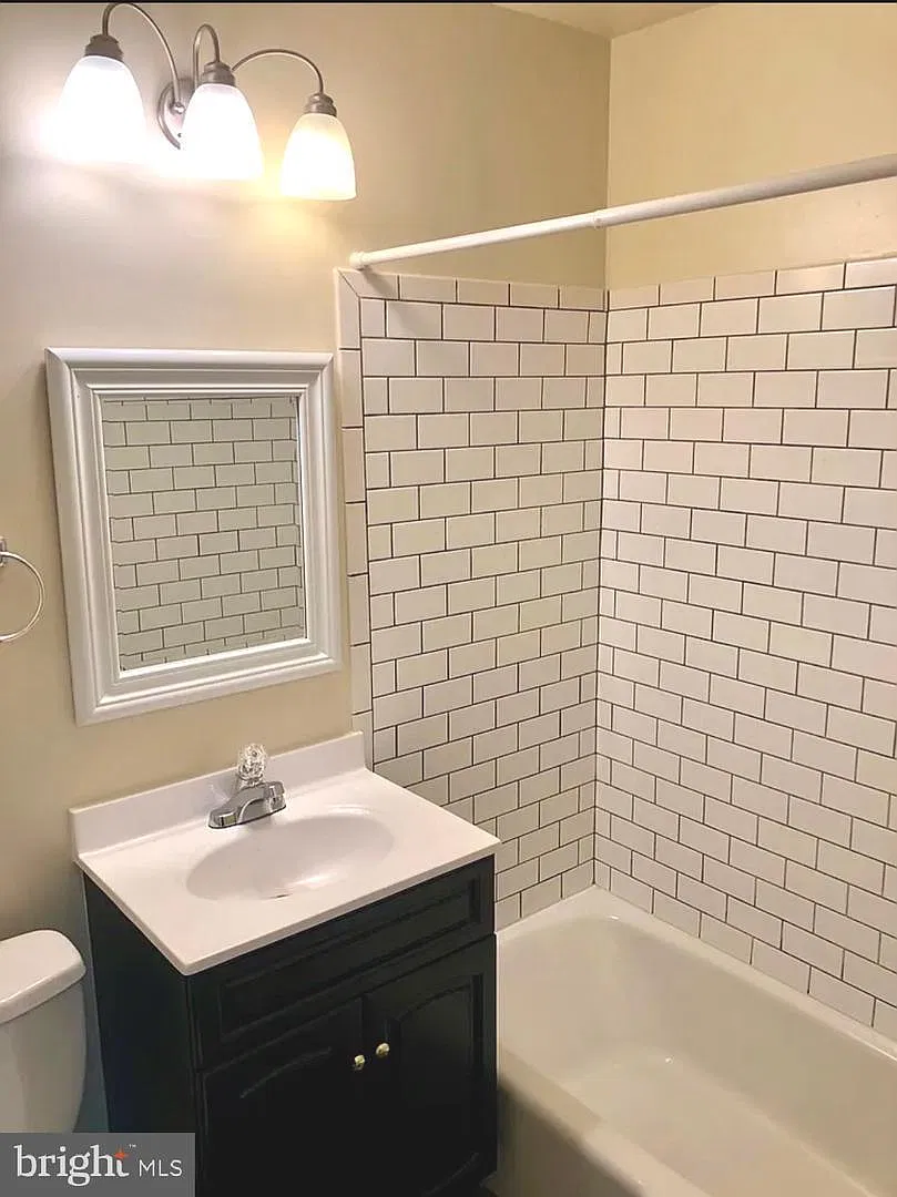 2 bed, 842 sqft, $2,100 — Photo 4