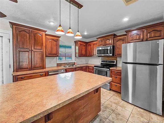 4th image of 1475 Vassar Ln