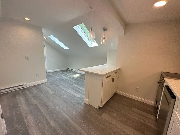 Highland St 1177-1177.5 ONYX — Photo 6