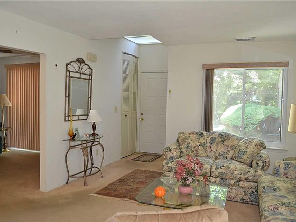3rd image of 941 Skyline Dr