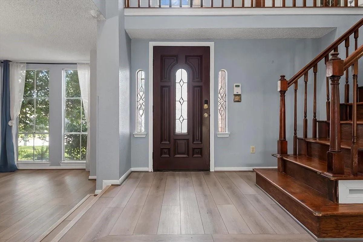 4 bed, 2.5 bath, 2627 sqft, $2,350 — Photo 3