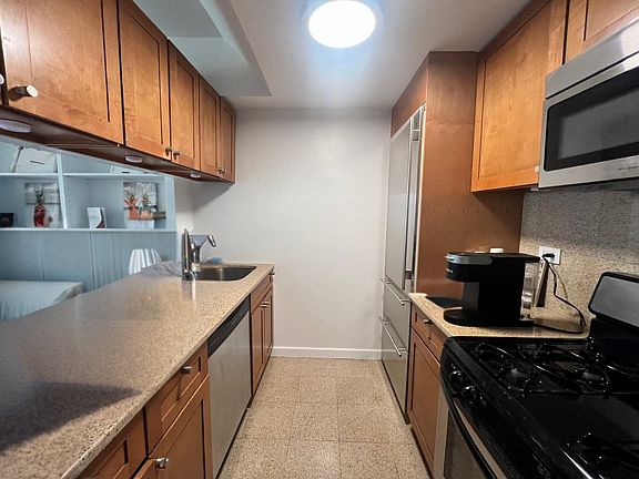 4th image of 188 E 64th St APT 2703