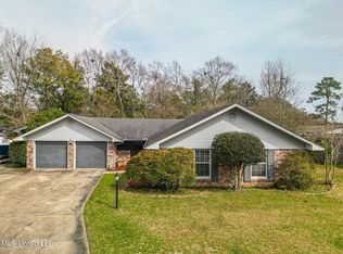 1202 Hammersmith Ln, Ocean Springs, MS 39564