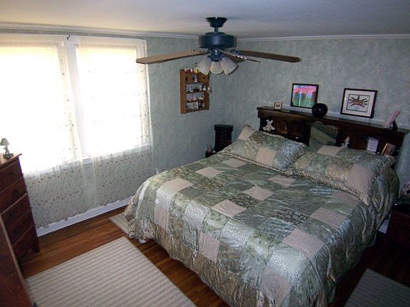 5th image of 3849 Berkley Ave