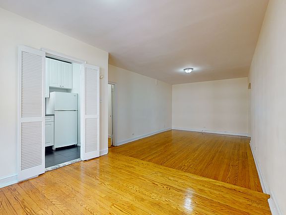 4th image of 246 E 46th St #7C