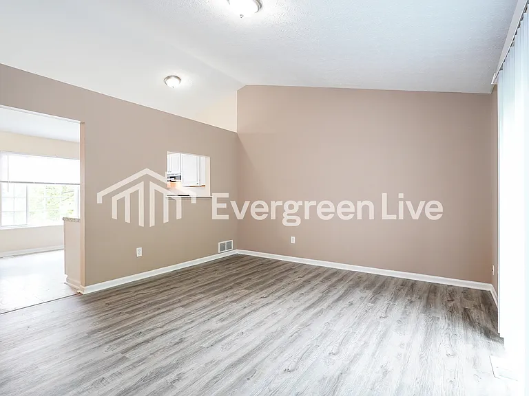 2795 Raphael Dr — Photo 3