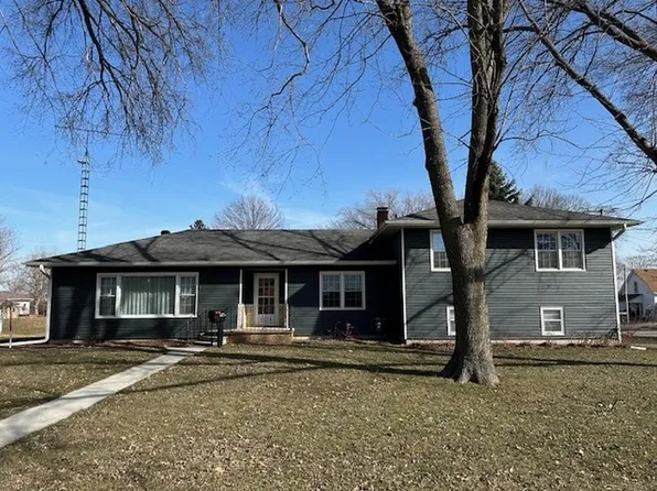 1008 Allison St, Charles City, IA 50616