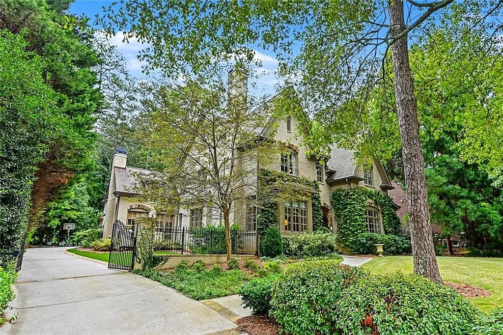 6 bed, 8.0 bath, 6251 sqft, $13,500 — Photo 3