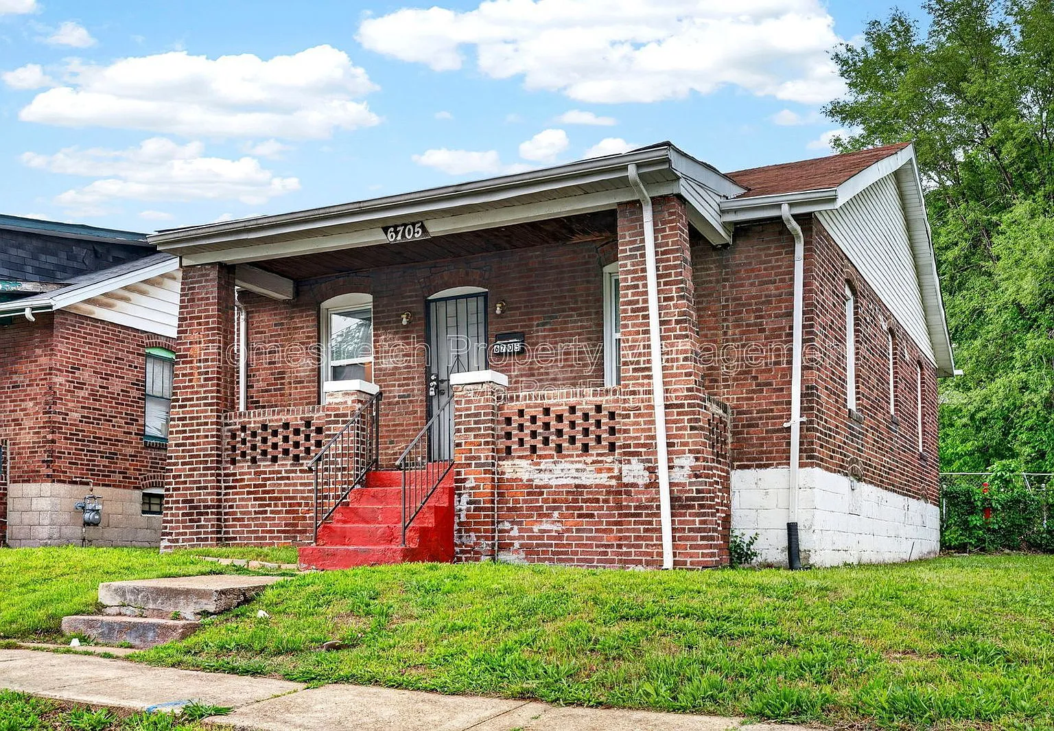 3 bed, 1.0 bath, 936 sqft, $1,000 — Photo 2