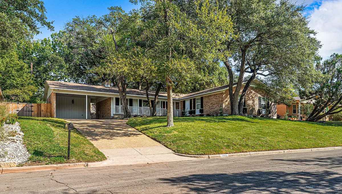 Building Photo - 29011 Woodland Dr