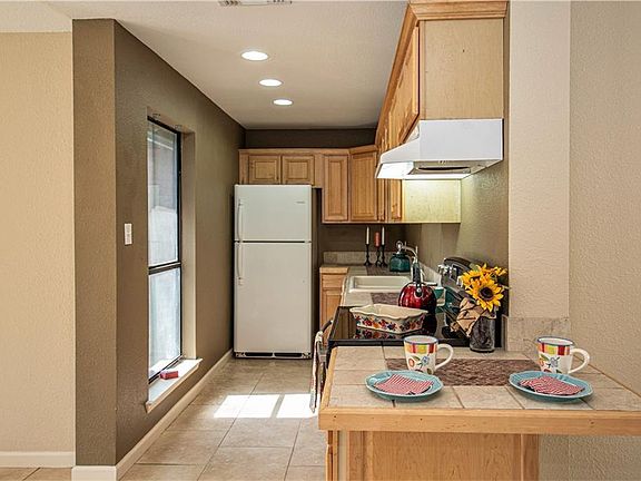 3rd image of 10 Wildwood Cir