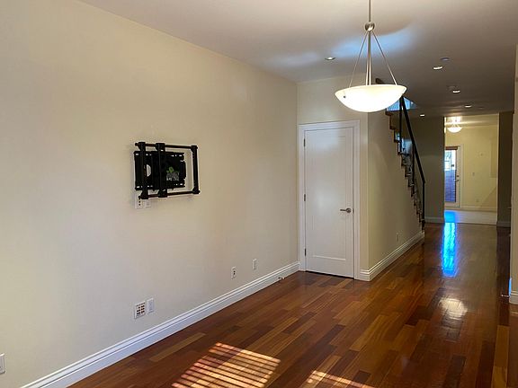 4th image of 2577 Bryant St APT 2