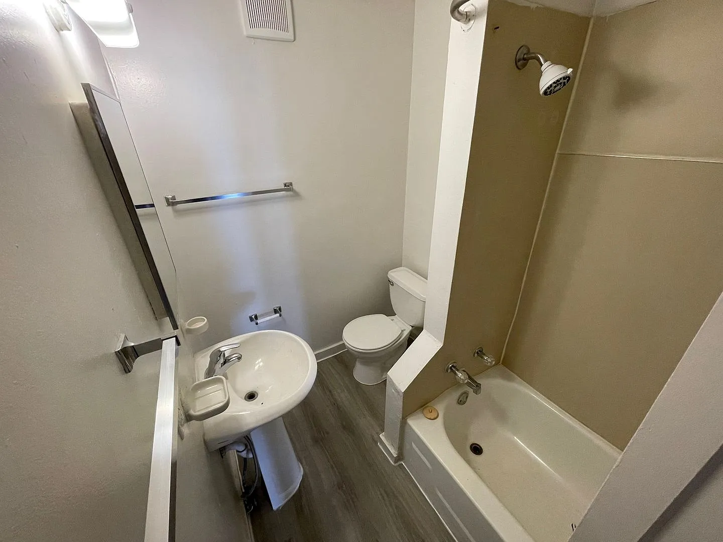 4717 Baldwin Avenue Apartments — Photo 2