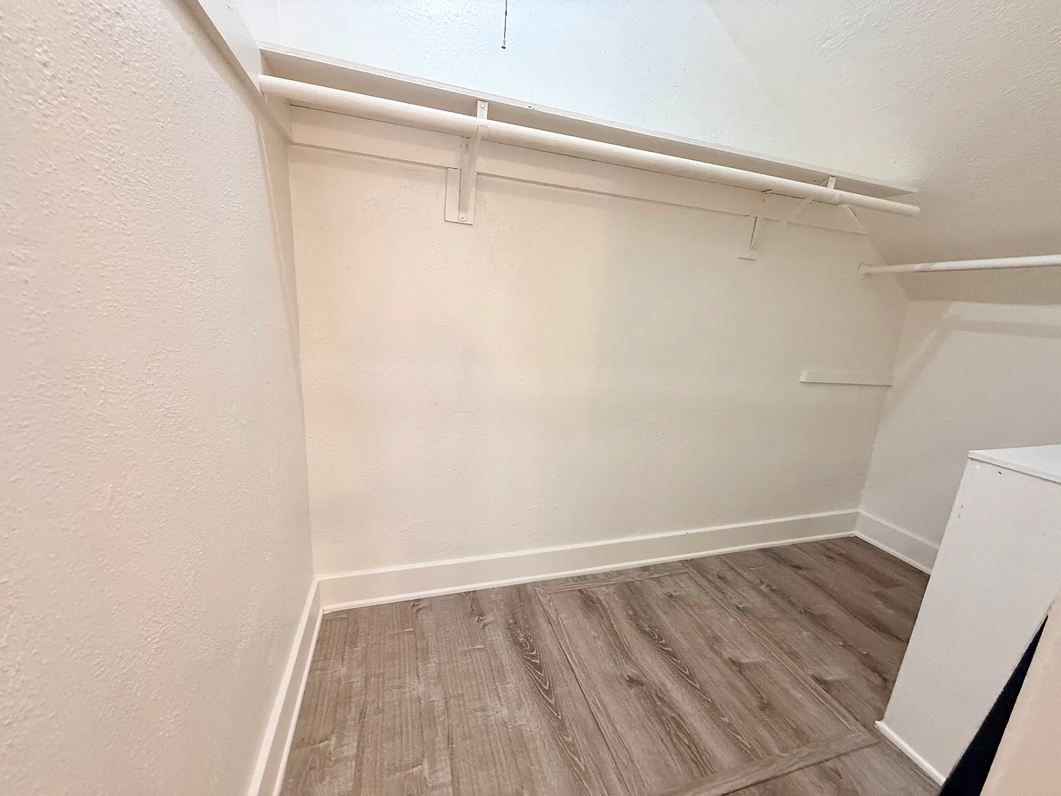 CA 1511-13 North Hoover Street - 1511 1/2 — Photo 3