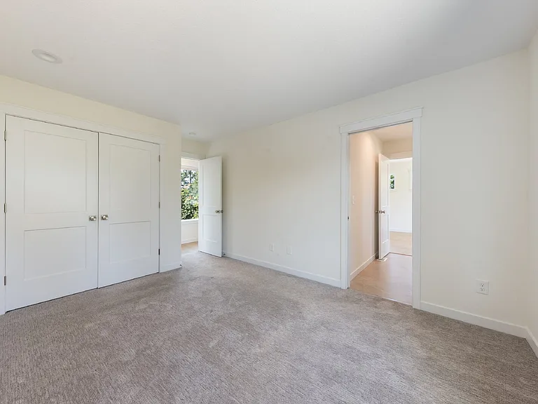 210 NE Ford St — Photo 30