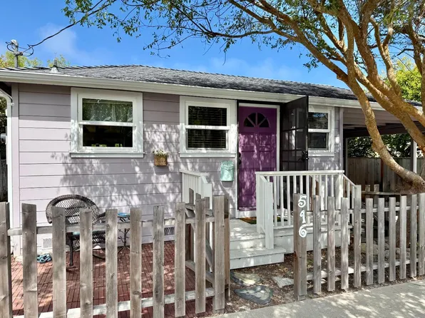 516 8th St, Pacific Grove, CA 93950