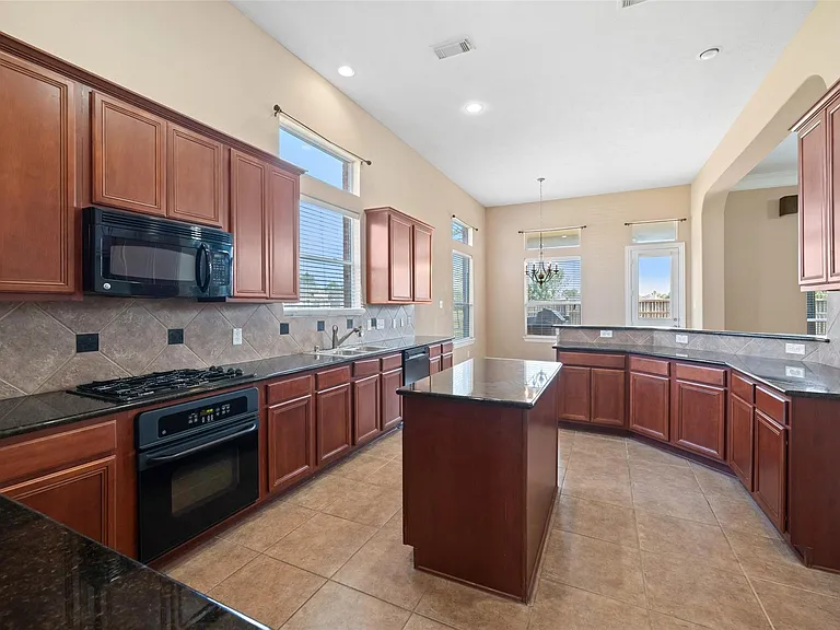 23010 Prairie Lake Ct — Photo 9