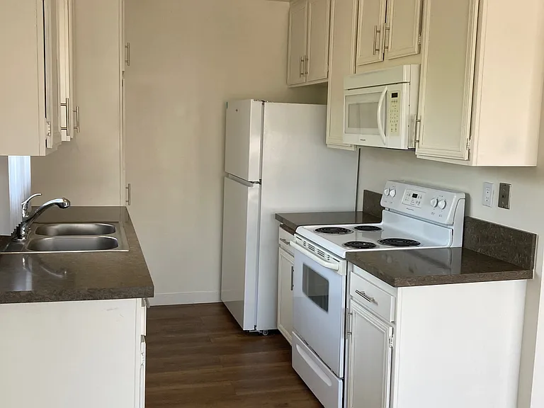 10500 Moorpark St #12 — Photo 9