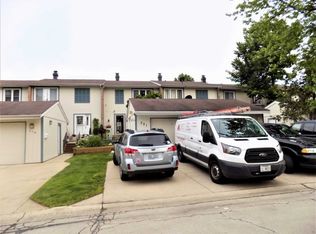 281 Colony Green Dr, Bloomingdale, IL 60108