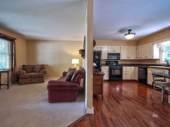 4th image of 60427 Nottingham Ln