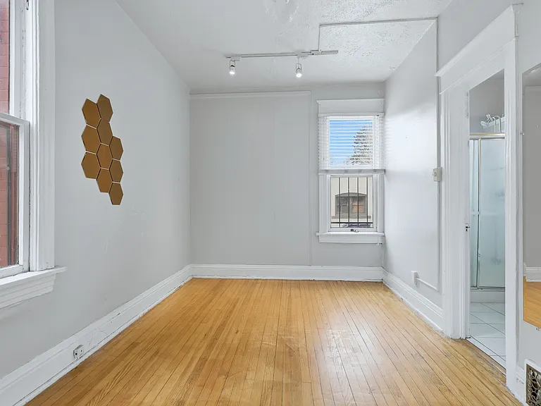 1121 E 6th Ave — Photo 23