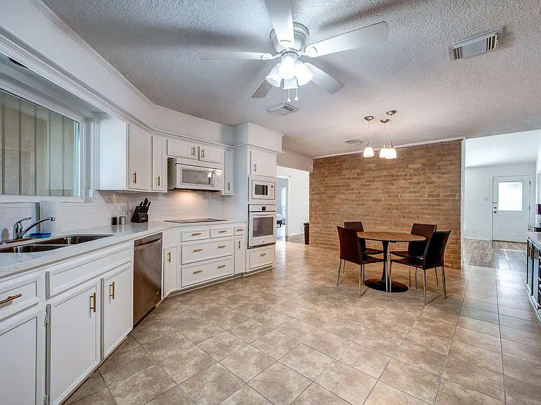 1722 S Kirkwood Rd — Photo 31