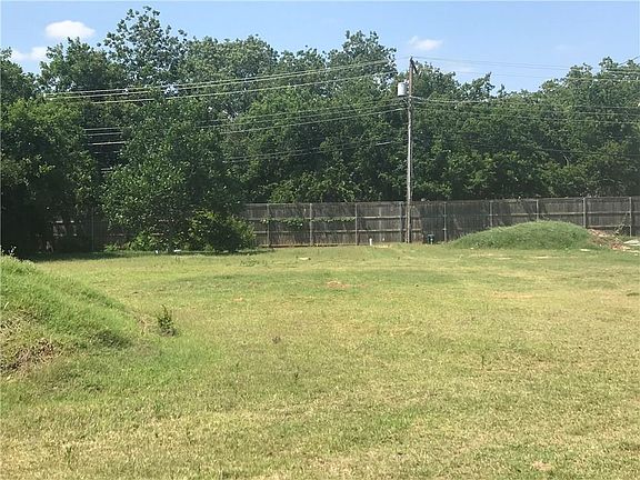 3rd image of 2641 W Wilshire Lot 20