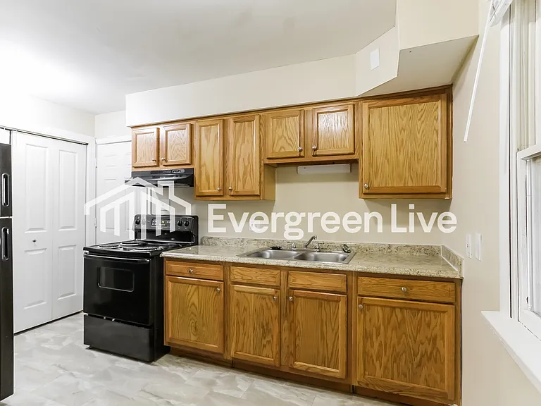 894 Antwerp Rd — Photo 6
