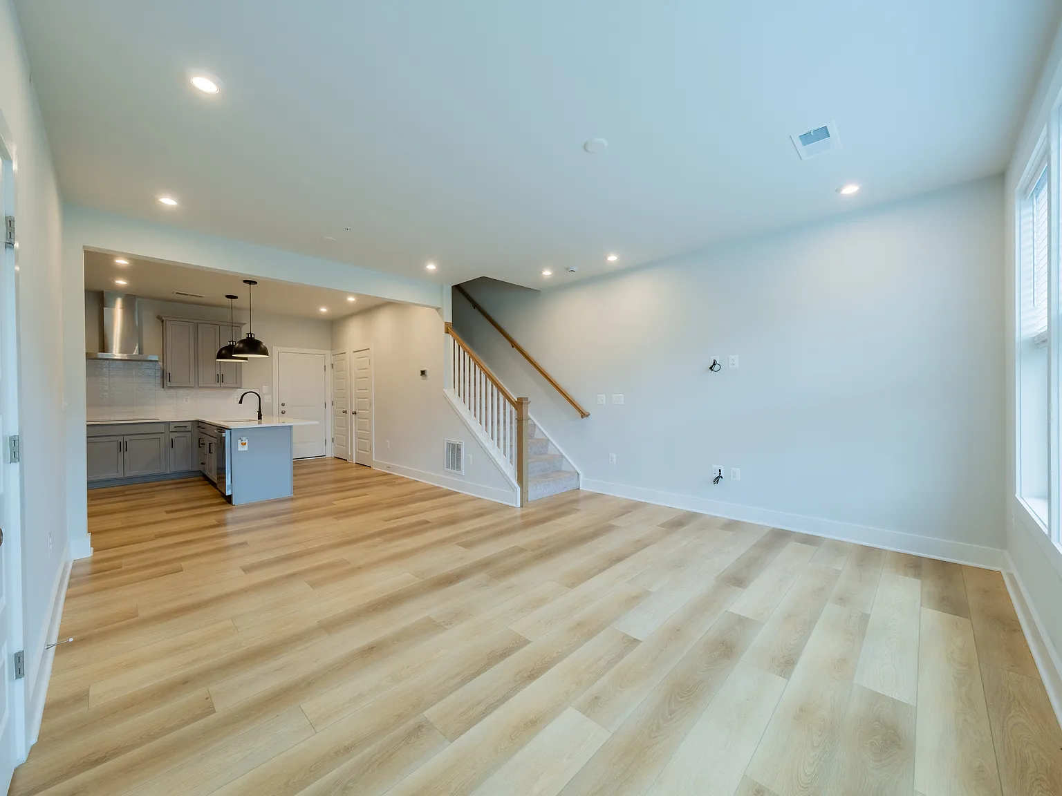 3 bed, 1573 sqft, $2,499 — Photo 4